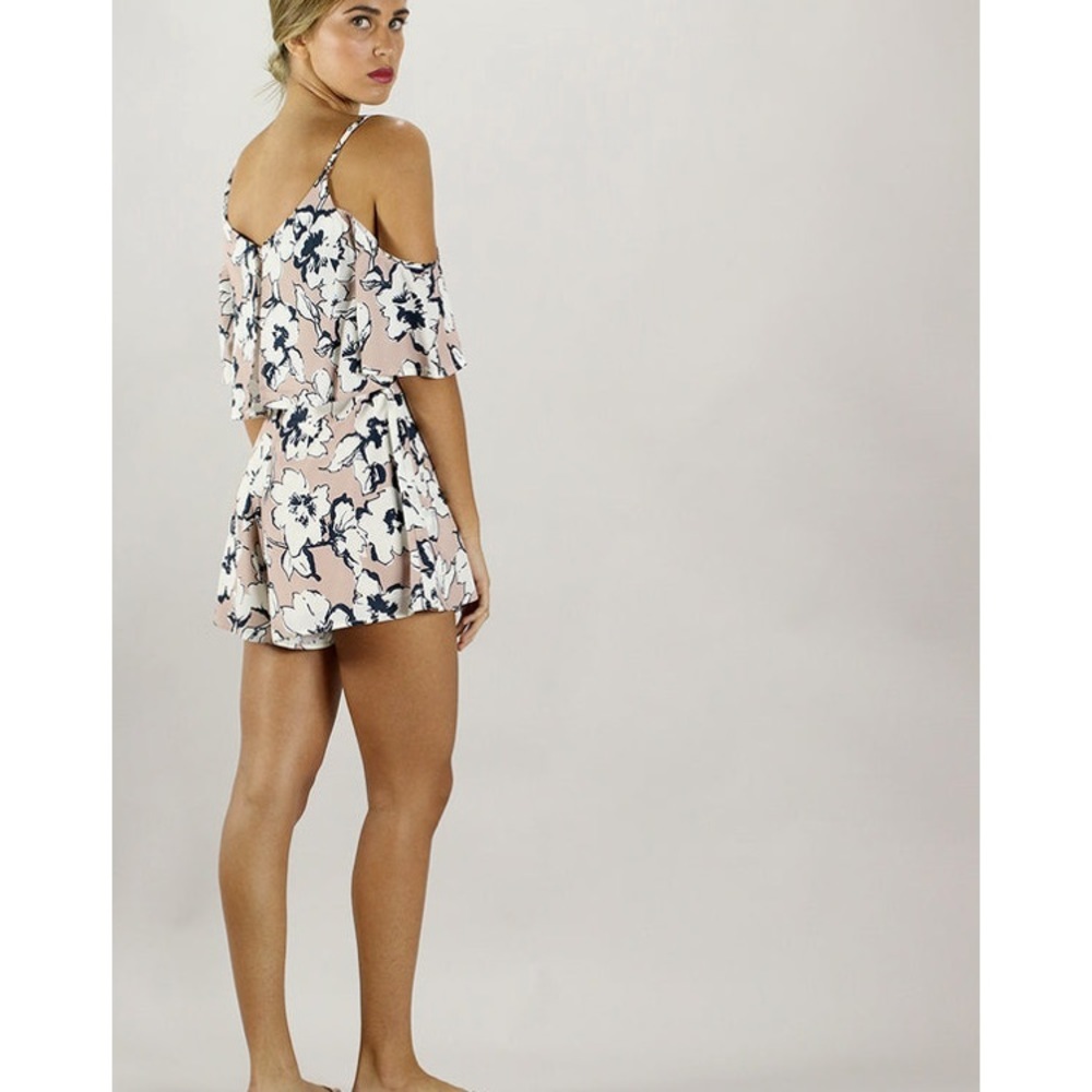 J.O.A floral romper size xs - Picture 7 of 9